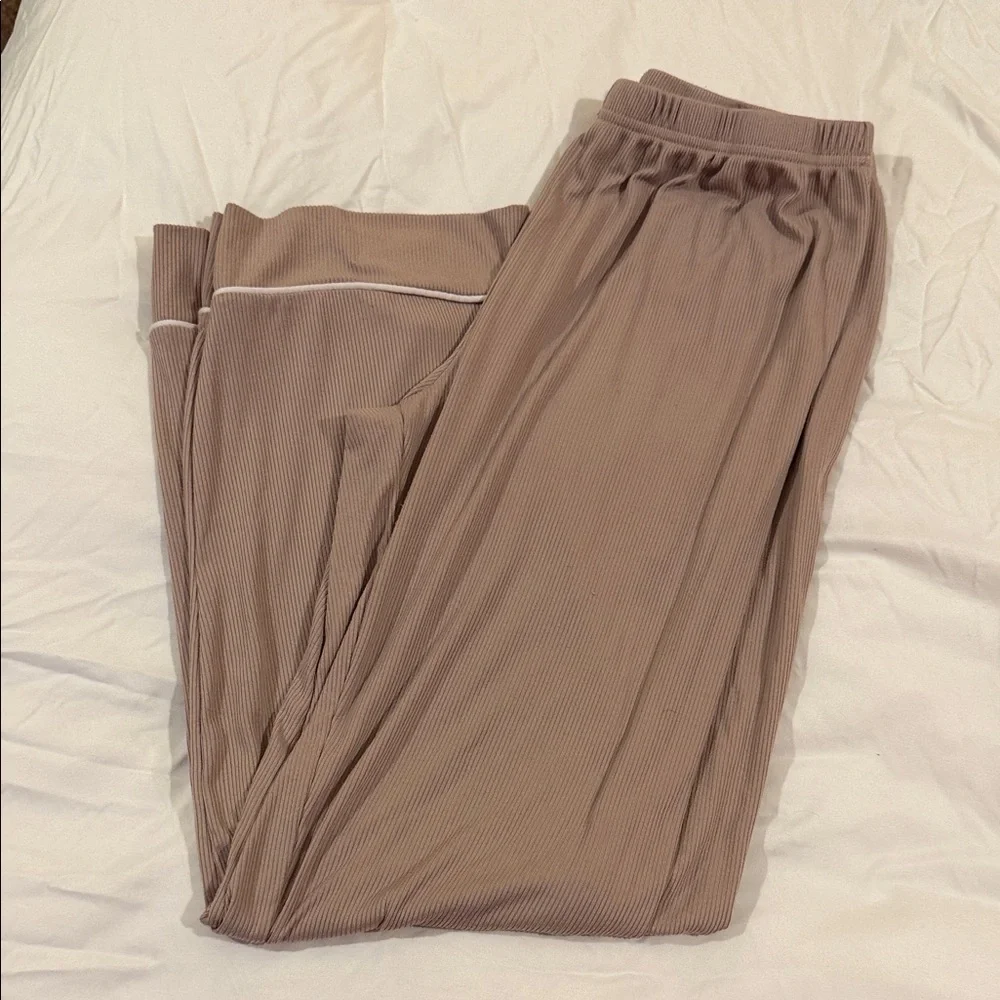 Nicole Miller Taupe Short-Sleeve Pajama Top with White Piping - Picture 5 of 8